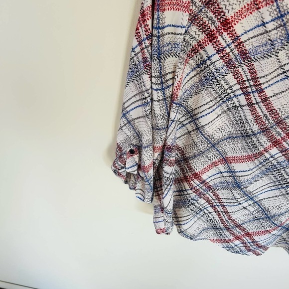 Urban Outfitters skies are blue size L white blue red plaid top 3/4 sleeves - Picture 5 of 5
